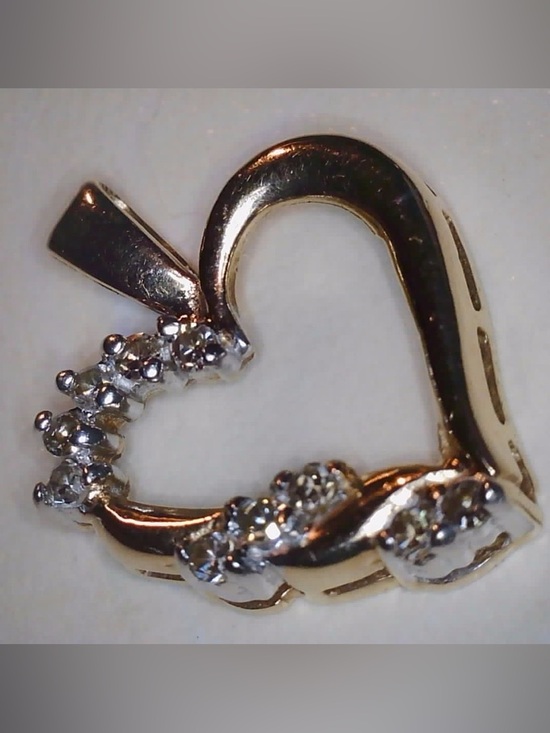Jewelry - Vintage 10 kt white &yellow gold heart Pendant with diamond accents
